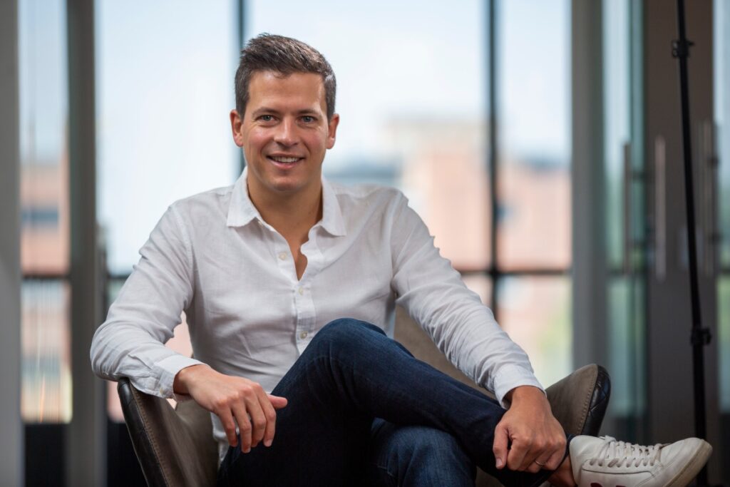 Leoparda Electric trae el intercambio de baterías para vehículos de dos ruedas a LatAm