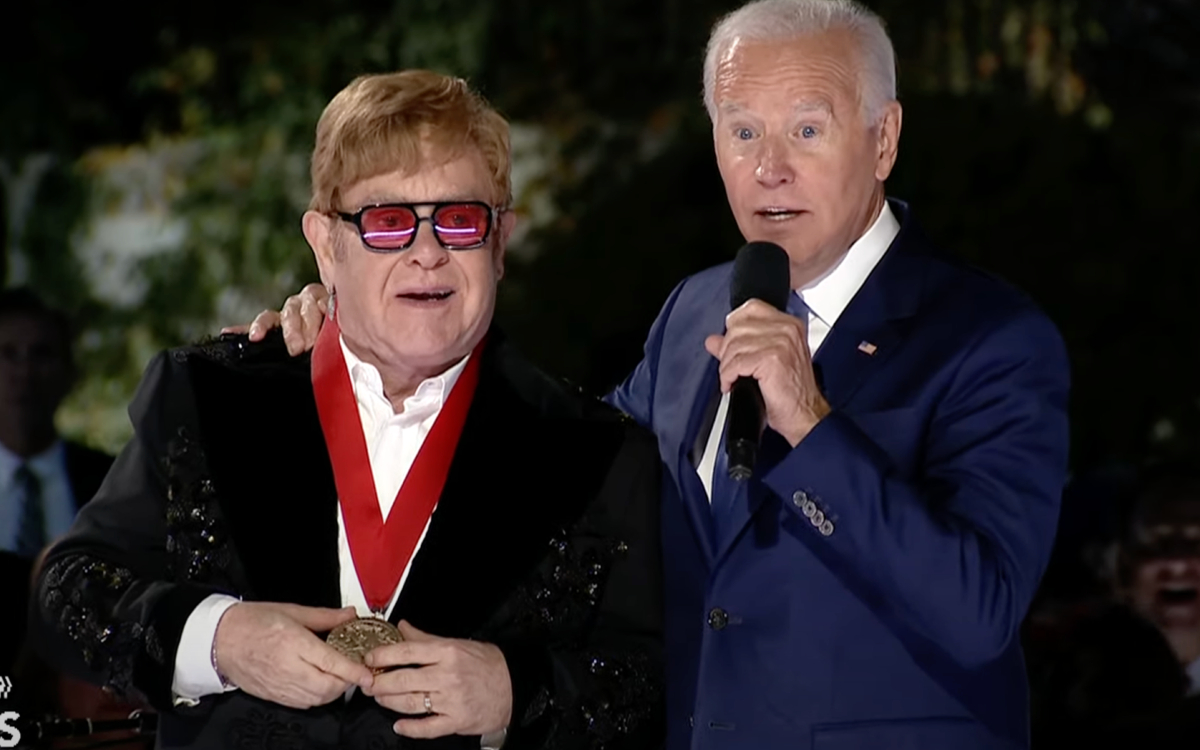 Los Biden reciben a Elton John para velada musical en la Casa Blanca