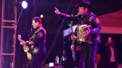 Los Tigres del Norte cantan frente a 130 mil espectadores en el Zócalo
