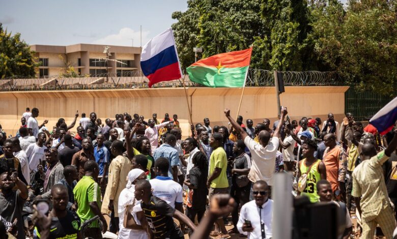 Los militares se despliegan en la capital de Burkina Faso tras varios tiroteos y explosiones