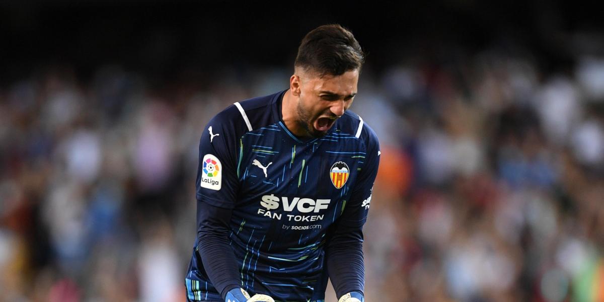 Mamardashvili: "Quiero estar muchos años en el Valencia y ganar un título"