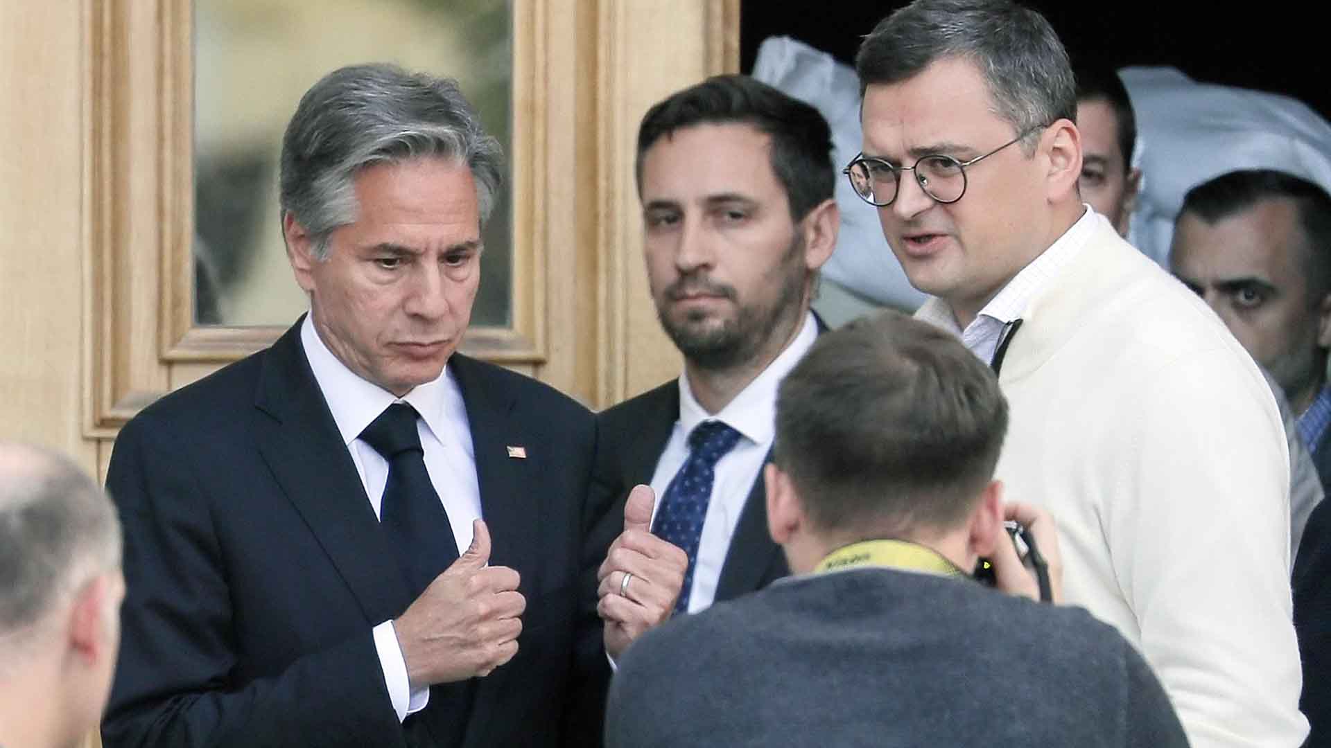 Medios ucranianos: el secretario de Estado de EEUU se entrevistaría con Zelenskyy