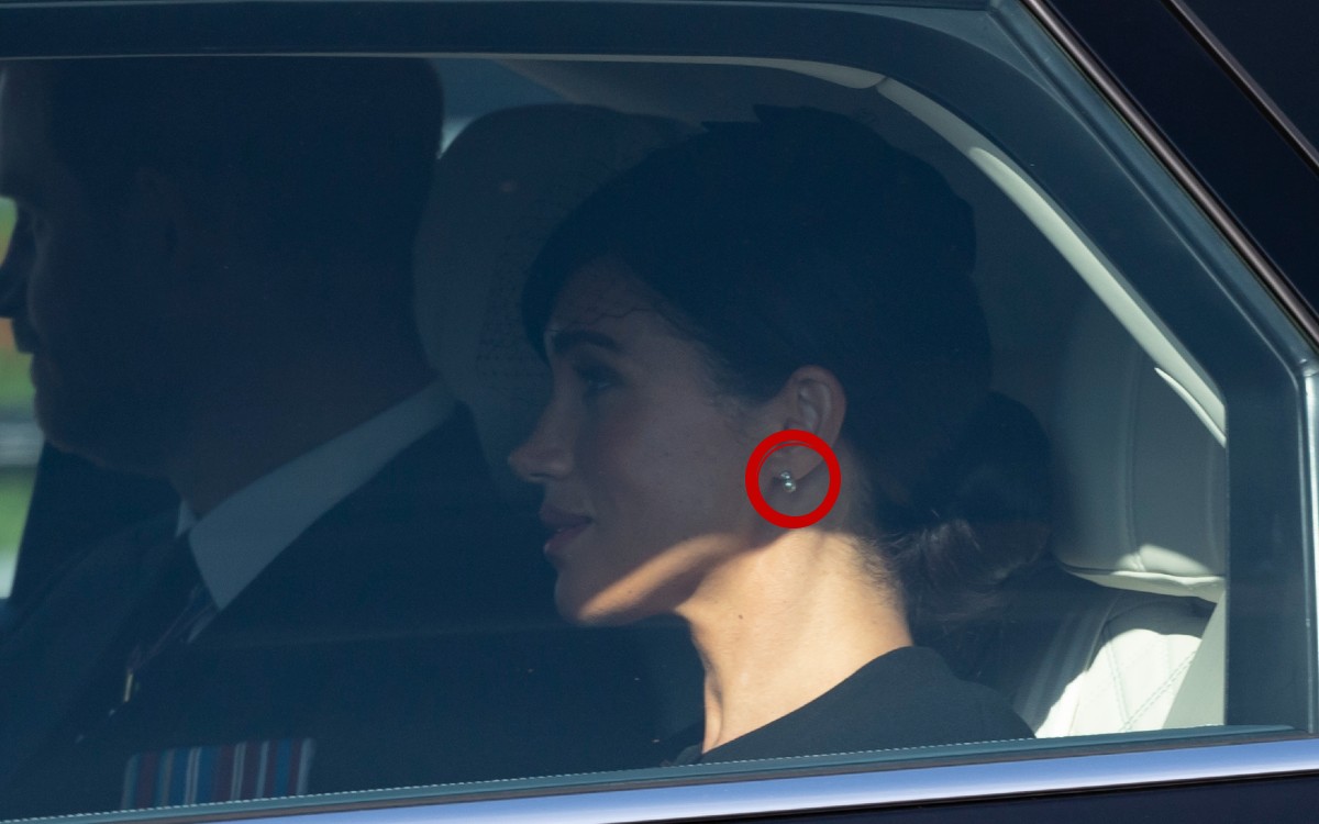 Meghan Markle luce aretes regalados por Isabel II durante procesión de la difunta reina