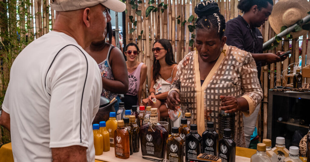 México tiene tequila.  Perú, Pisco.  En Colombia, un impulso para Viche, ahora legal.