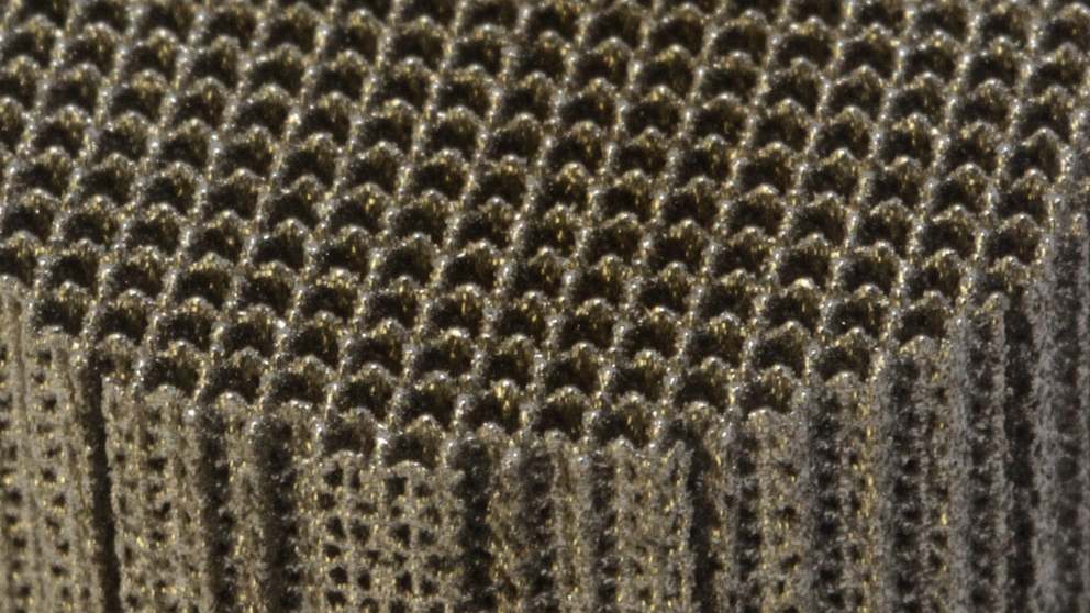 Microlattice, el metal más ligero del mundo