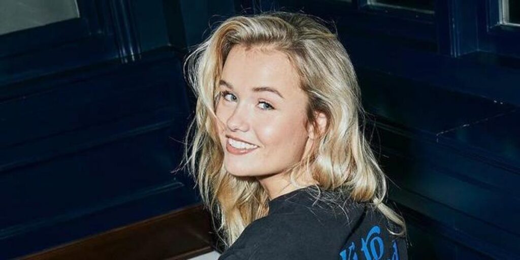 Mikky Kiemeney cae rendida al bolso Balenciaga de moda