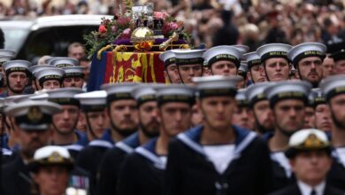 Miles de ciudadanos dan el último adiós a Isabel II por las calles de Londres