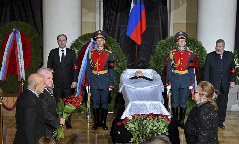 Miles de personas despiden a Gorbachov en un funeral sin Putin ni homenajes de Estado
