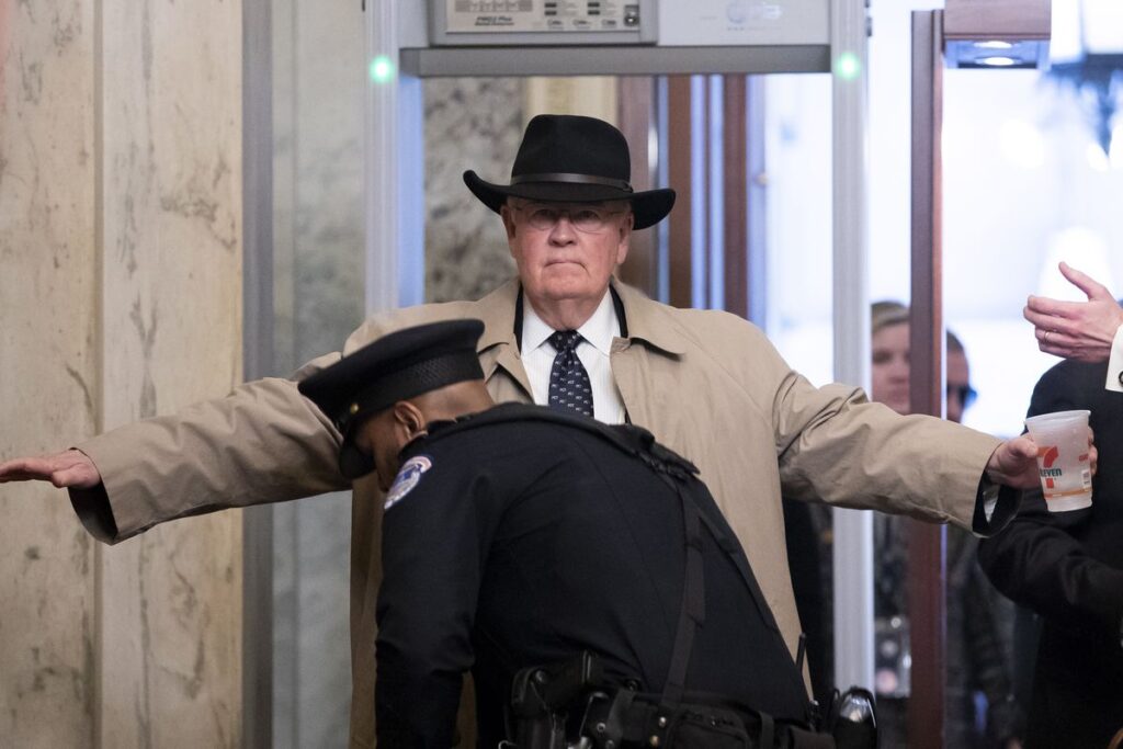 Muere Kenneth Starr, el fiscal némesis de Bill Clinton