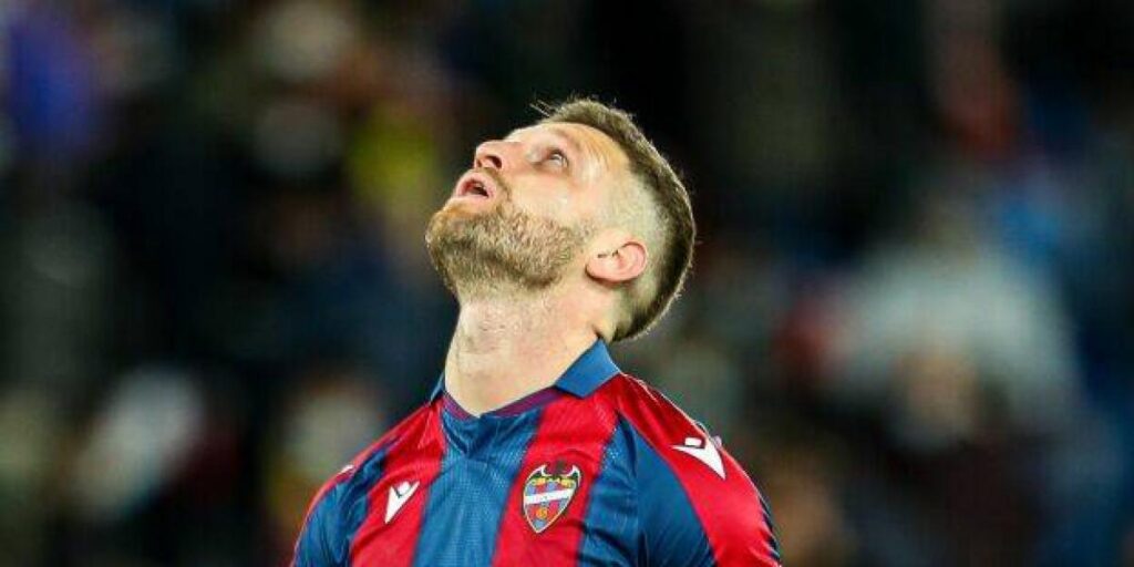 Mustafi estará seis semanas de baja por una lesión muscular