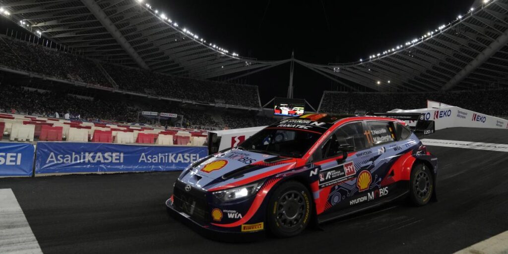 Neuville lidera tras la primera etapa, Rovanpera 8º