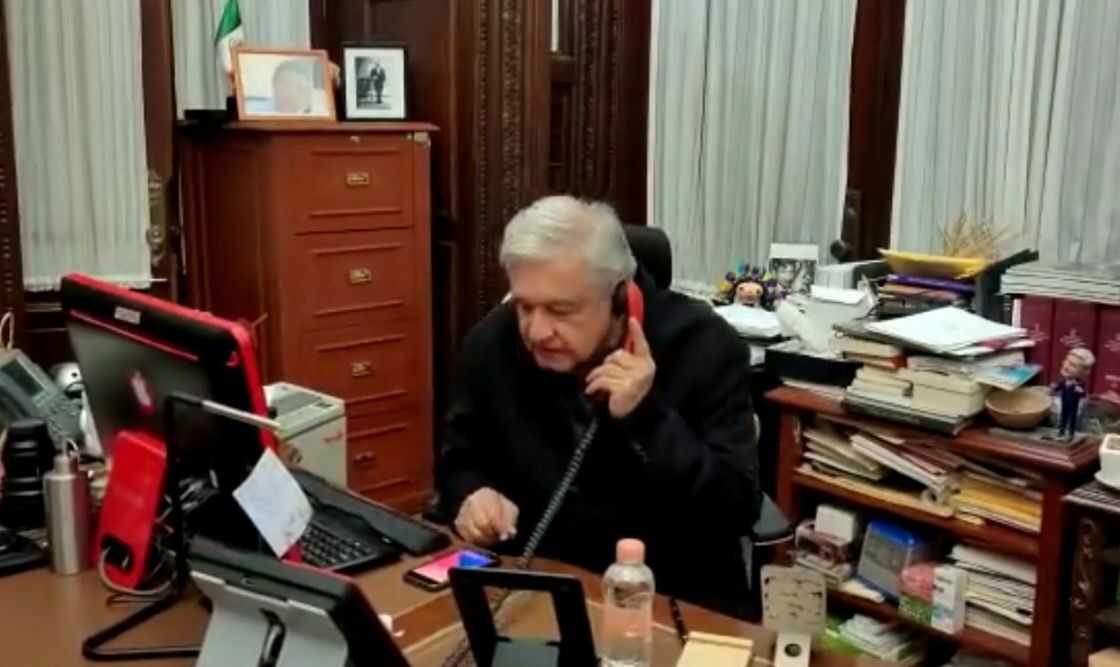 Laurita la secretaría de AMLO desde hace más de 20 años