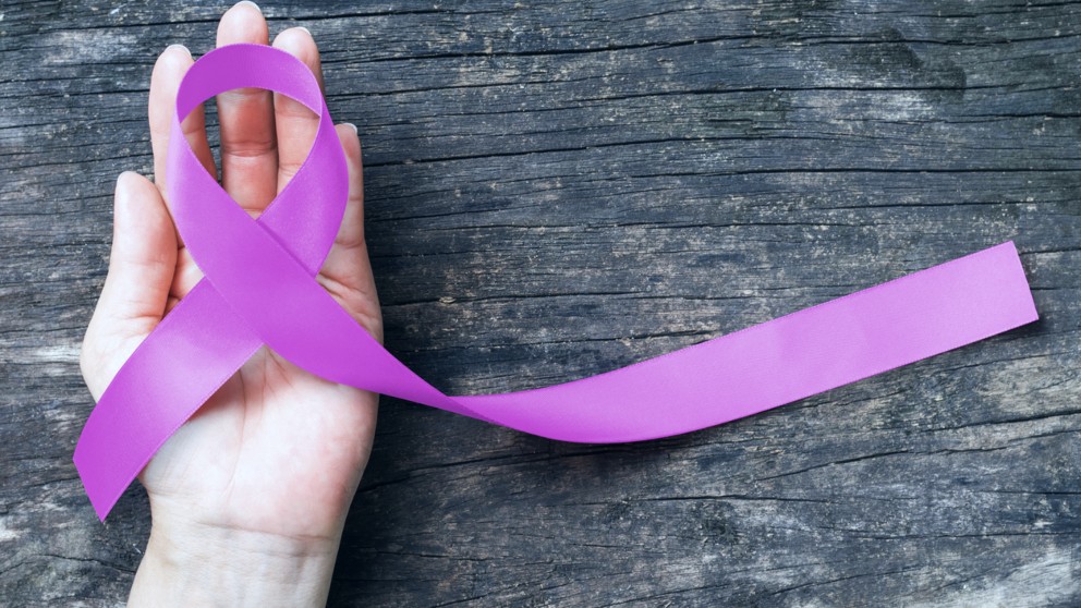 Origen y signidicado del lazo de color morado