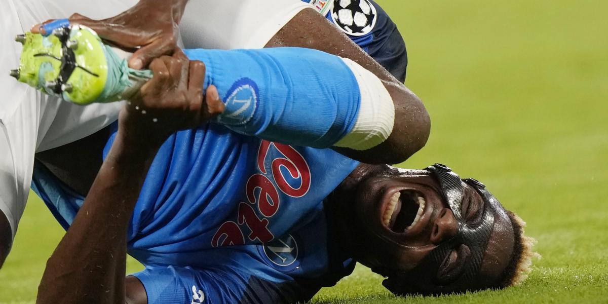 Osimhen, la nota negativa de la goleada ante el Liverpool