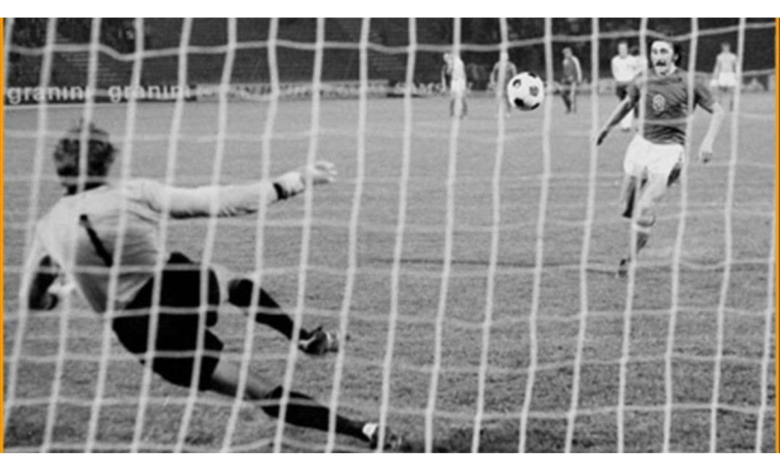 Otros cracks que hicieron el oso al cobrar un penal a lo Panenka | Video