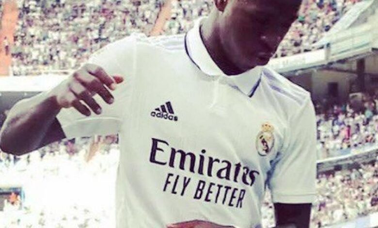 Pelé se une al movimiento #BailaViniJr