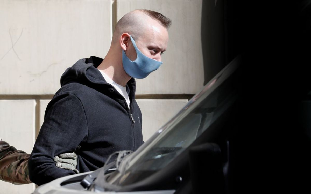 Periodista ruso es condenado a 22 años de prisión por traición