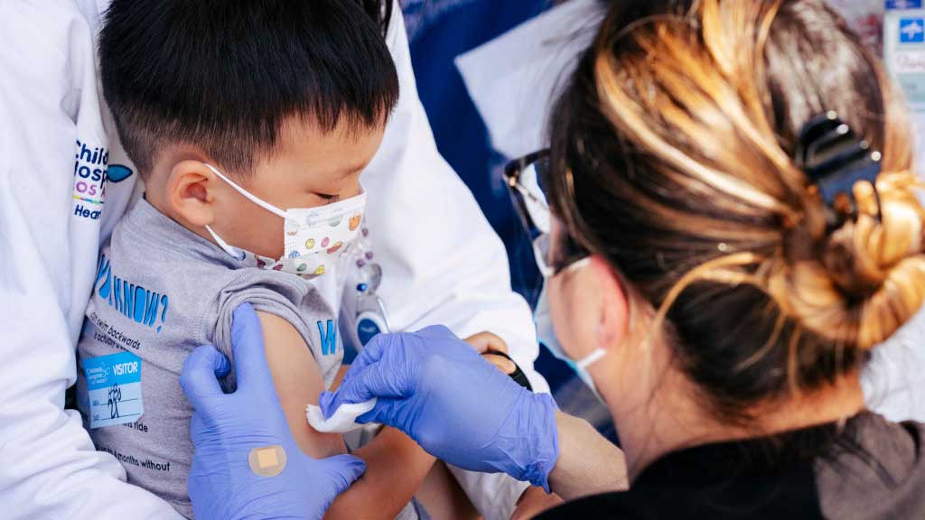 Pfizer solicita ampliar el refuerzo de Ómicron a niños de 5 a 11 años