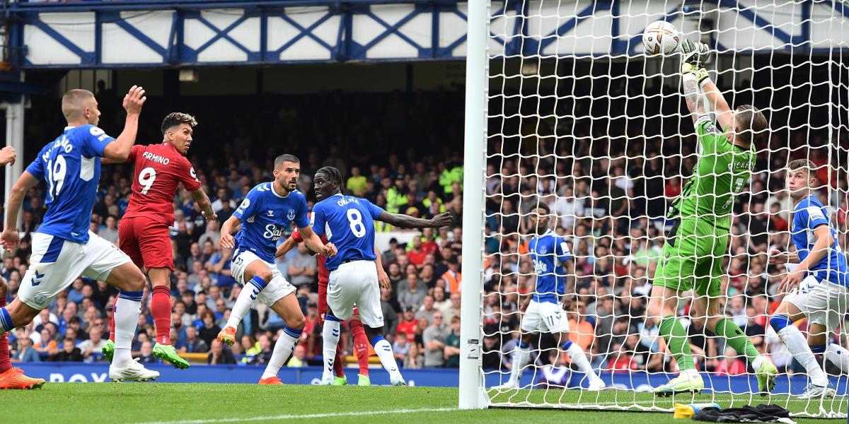 Pickford frena al Liverpool en un derbi apasionante