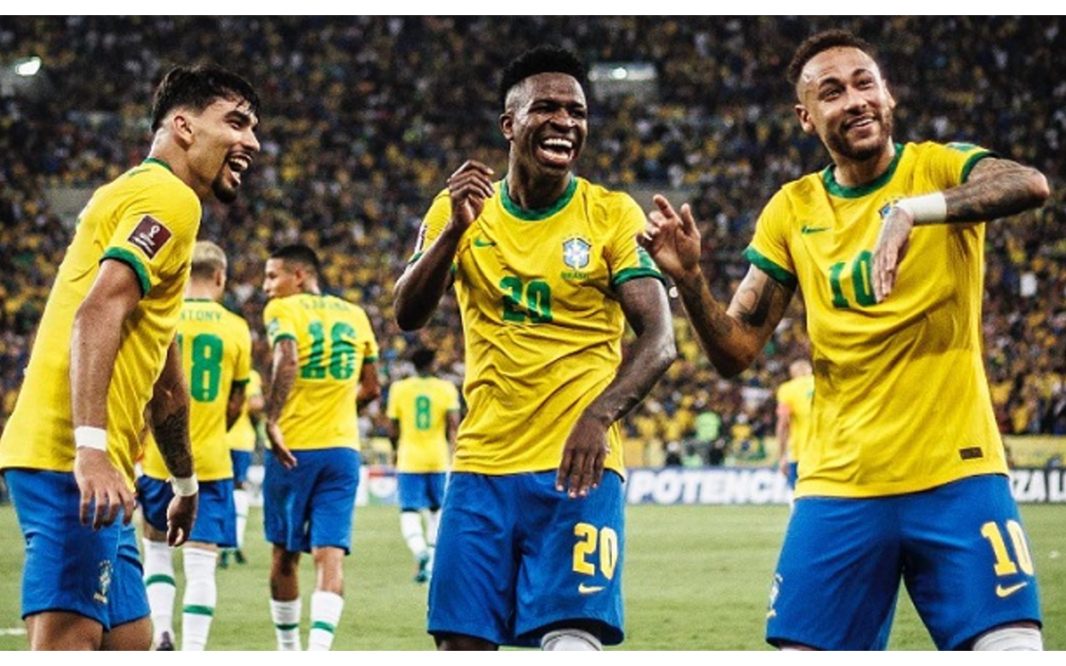 Pide Tite, técnico de Brasil, a Vinícius Junior que siga bailando | Video