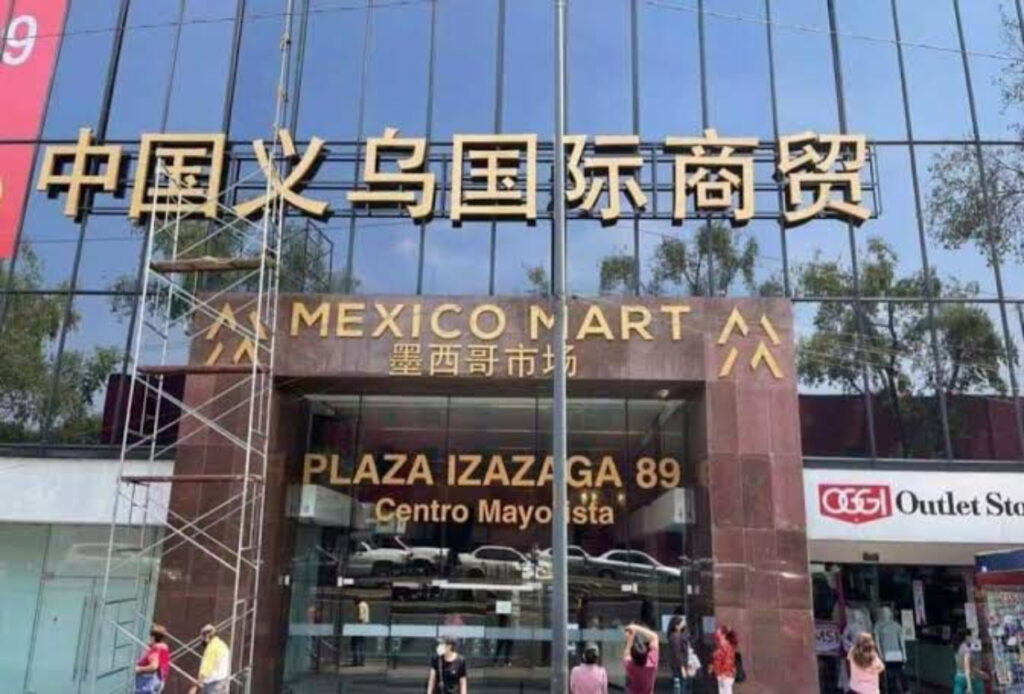 Por no poder entrar al baño, sospechoso agrede a empleado de limpieza con descargas eléctricas