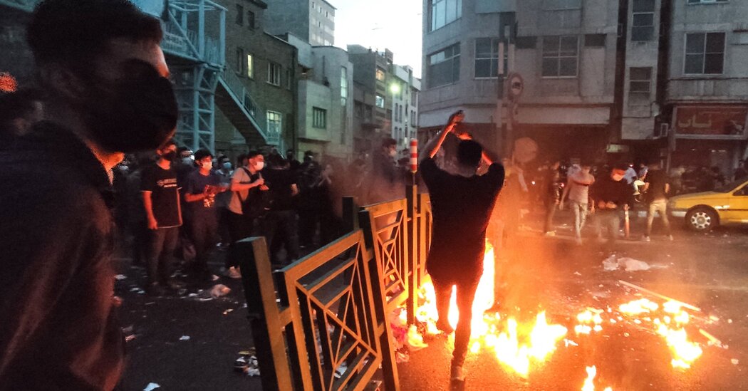 Por qué los iraníes están protestando una vez más