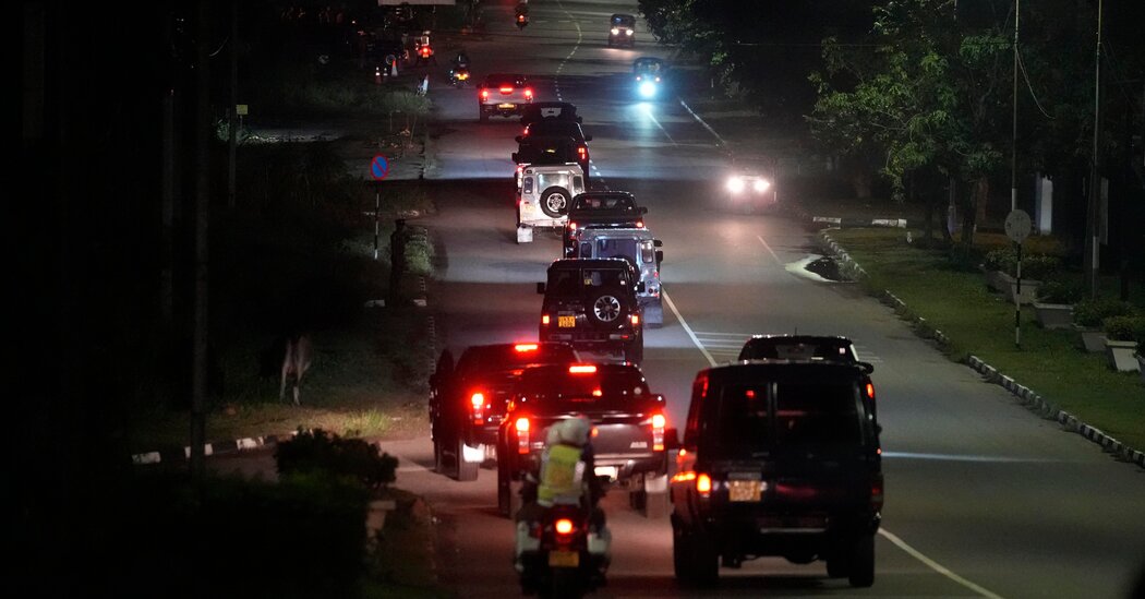 Rajapaksa de Sri Lanka regresa a casa, solo semanas después de ser expulsado