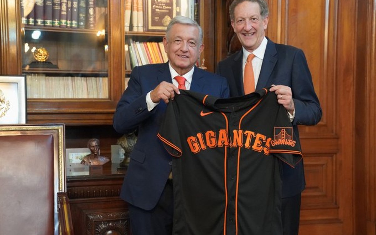 Recibe AMLO a directivos de MLB, Padres y Gigantes en Palacio Nacional | Video
