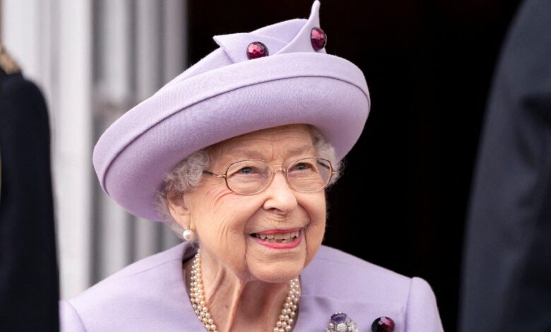 Reina Isabel romperá tradición; nombrará al nuevo primer ministro británico en Buckingham