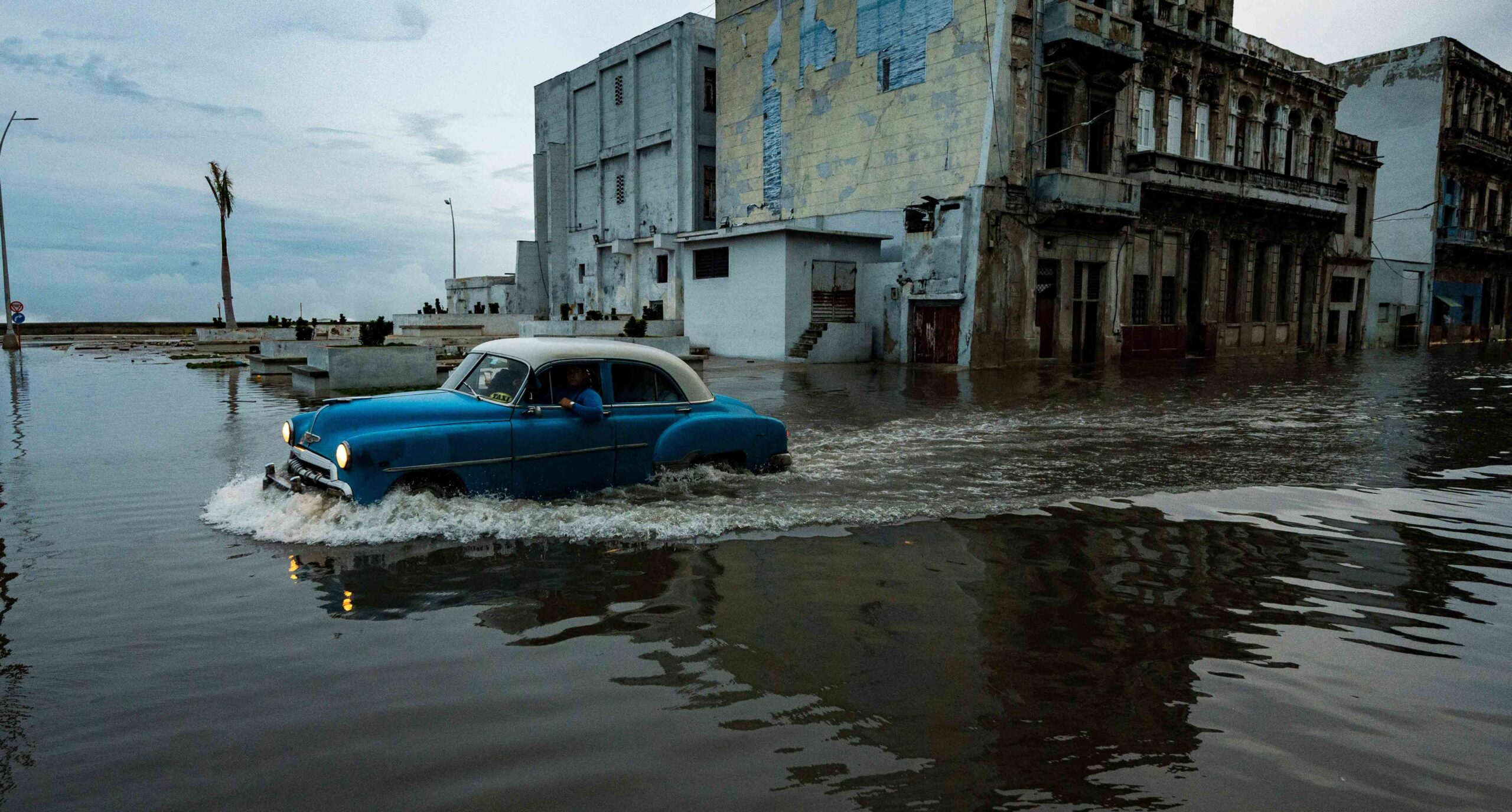 Relatan el sufrimiento en Cuba tras el prolongado apagón que dejó el devastador huracán Ian