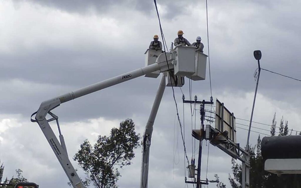 Reportan fallas de luz en la CDMX; CFE realiza revisión