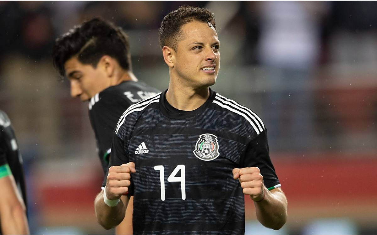 Reúnen firmas para que Chicharito juegue el Mundial de Qatar 2022 | Video