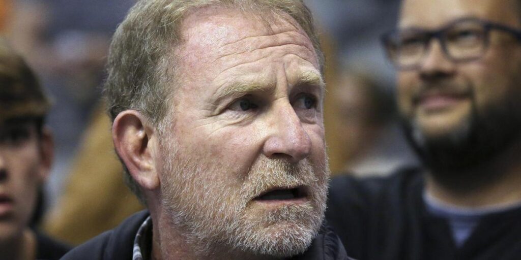 Robert Sarver cede y pone a la venta a los Suns y las Mercury