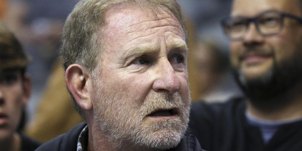Robert Sarver cede y pone a la venta a los Suns y las Mercury