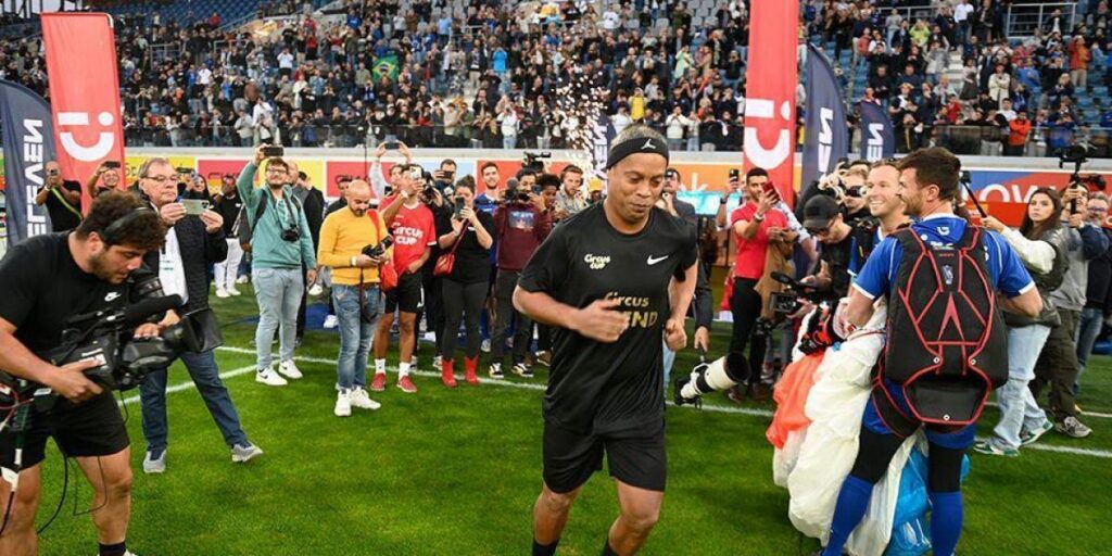 Ronaldinho: "El Barça lo tiene todo para volver a lo más alto"