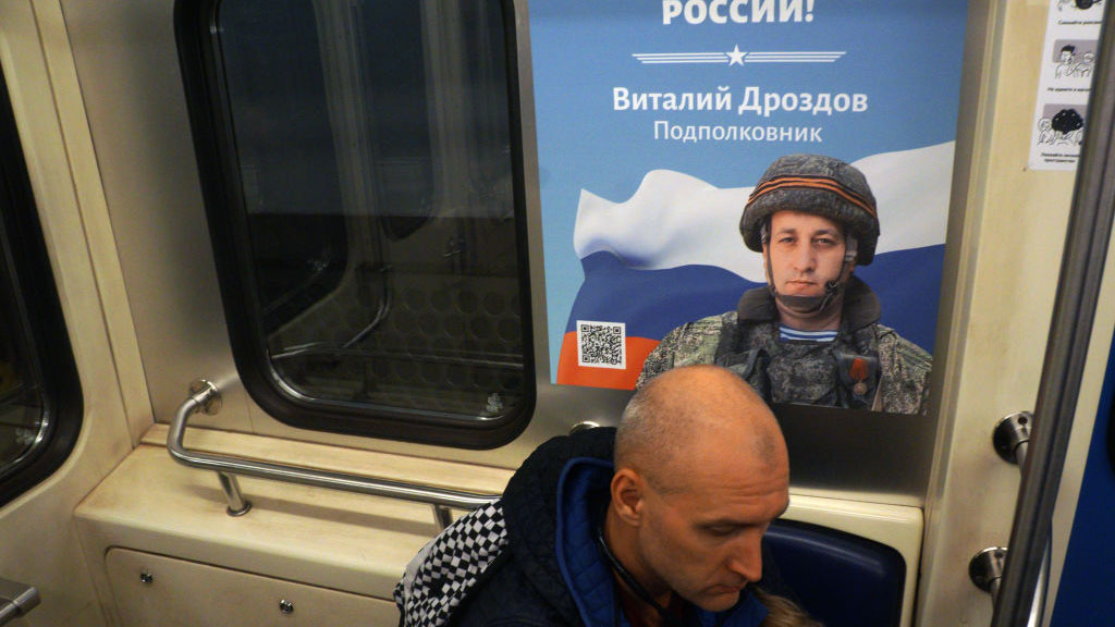 Rusos huyen del país tras anuncio de movilización de reservistas