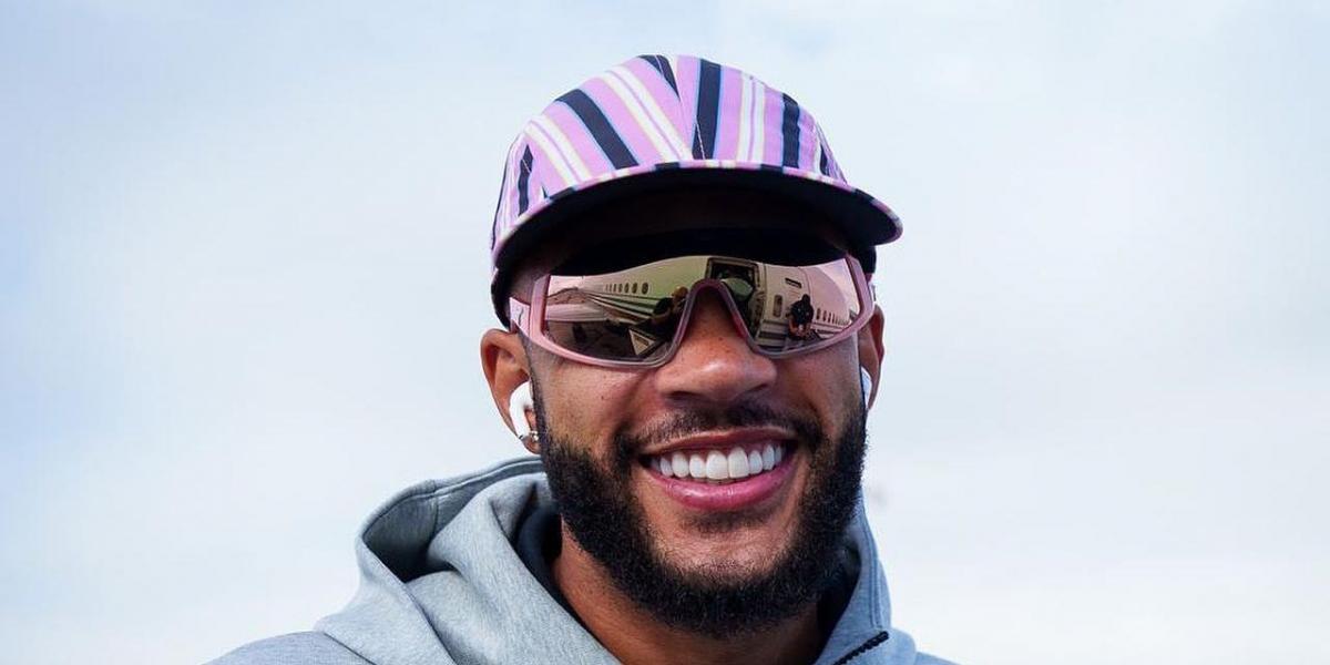 Sabemos de dónde es la gorra que Memphis Depay no se quita: cuesta solo 13 euros