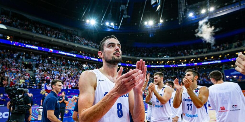 Satoransky roza el triple doble y guía a la República Checa hacia los octavos de final