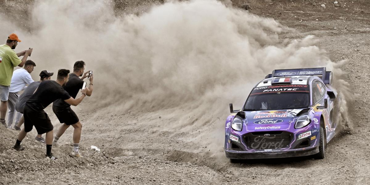 Sebastien Loeb, impecable, al frente del Acropolis