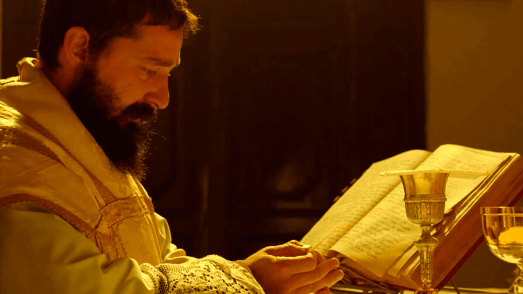 Shia LaBeouf se ha convertido al catolicismo gracias a Mel Gibson y a la película ‘Padre Pío’