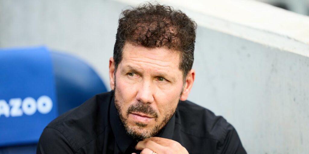 Simeone: "La única forma de sostener al club es ganando... y la gente se pone nerviosa"