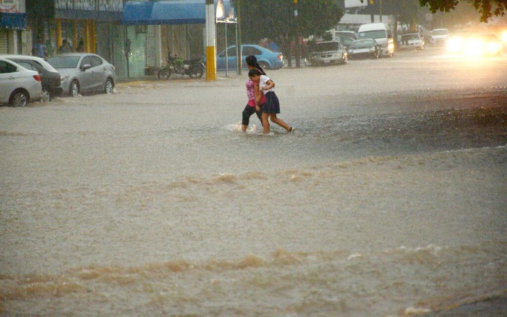 Sinaloa suspende clases en tres municipios por lluvias