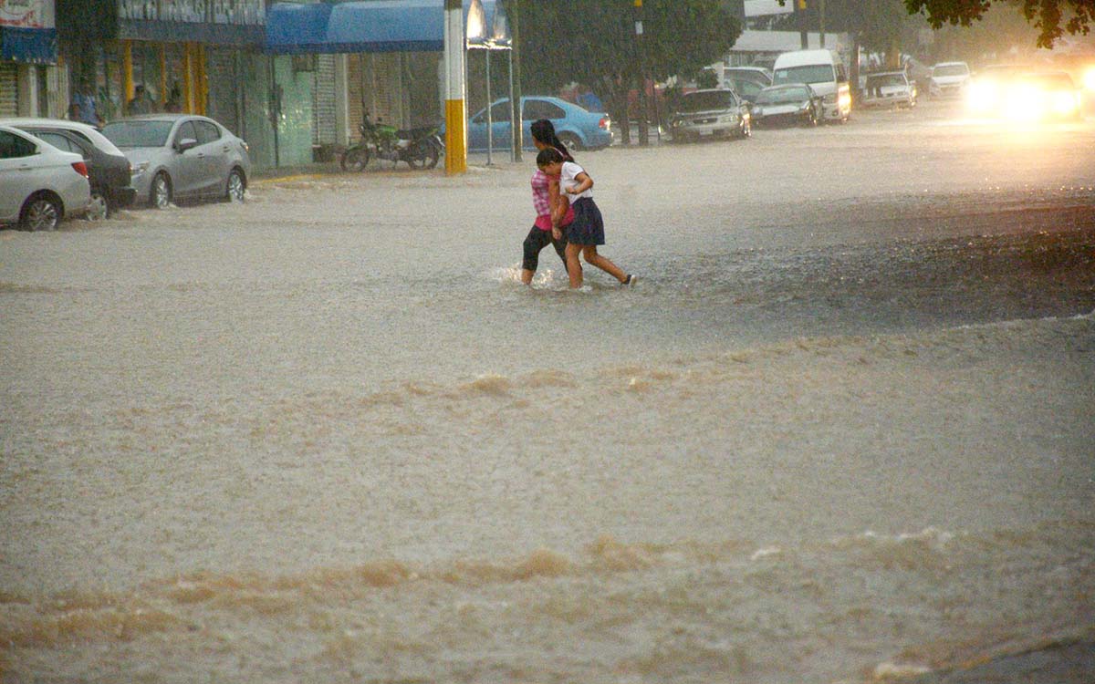 Sinaloa suspende clases en tres municipios por lluvias