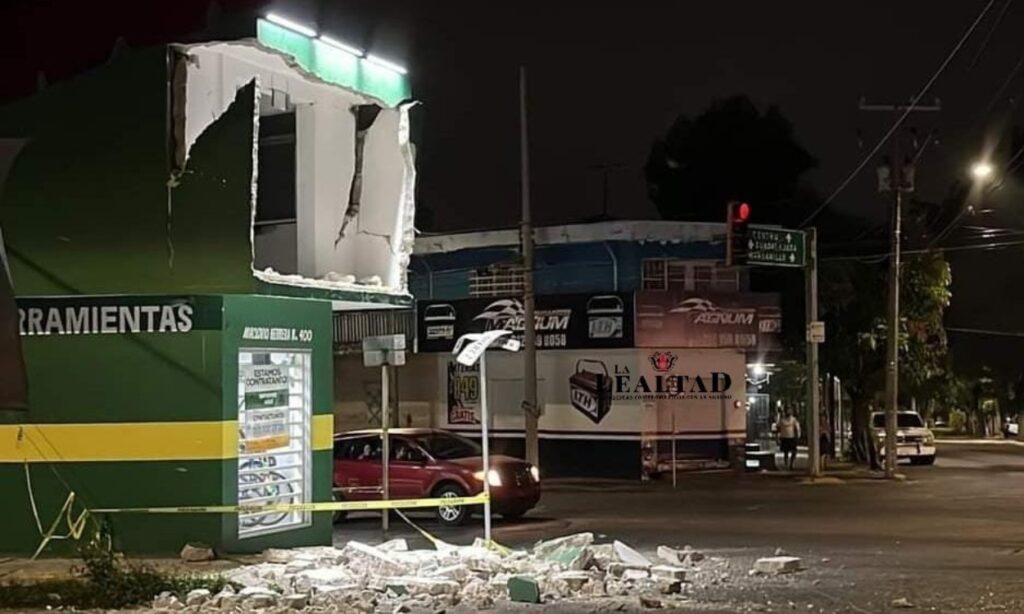 Sismo y lluvias afectan doblemente a Colima, suspenden clases en la entidad