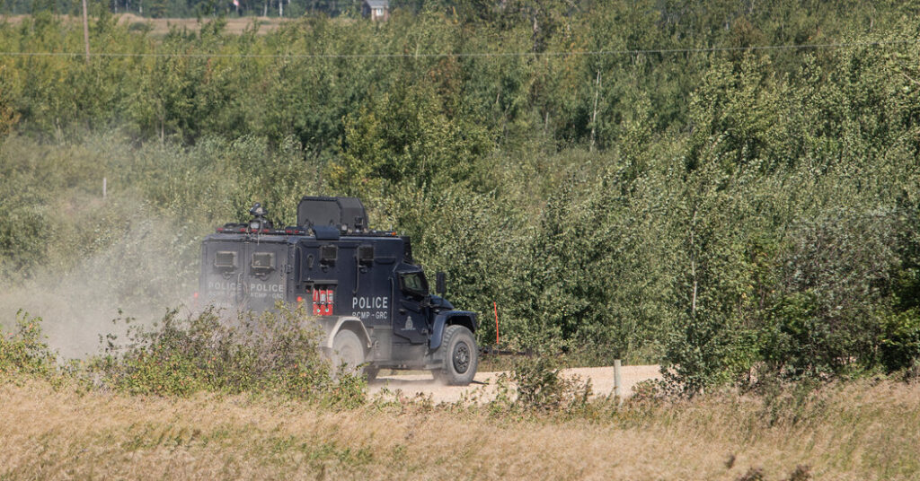 Sospechoso de apuñalamiento de Canadá sigue prófugo después de persecución en Saskatchewan