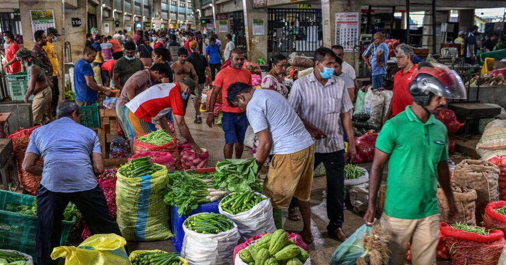 Sri Lanka, asolada por la deuda, llega a un acuerdo inicial para el rescate del FMI