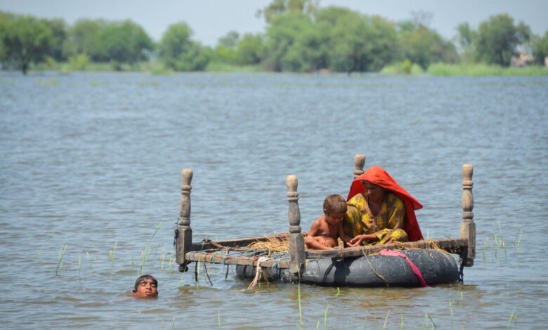 Suman más de 1,200 muertos por lluvias en Pakistán; la tercera parte son niños y niñas