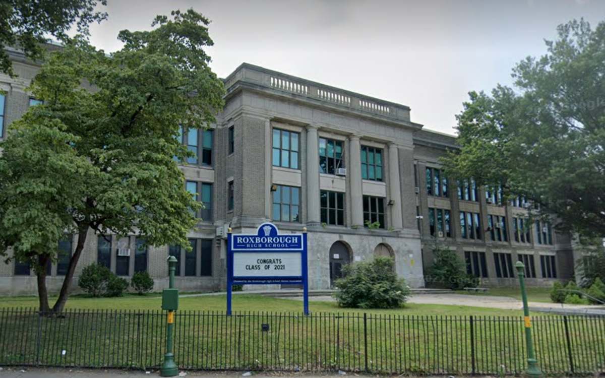 Tiroteo en preparatoria de Filadelfia deja al menos un muerto y cuatro heridos