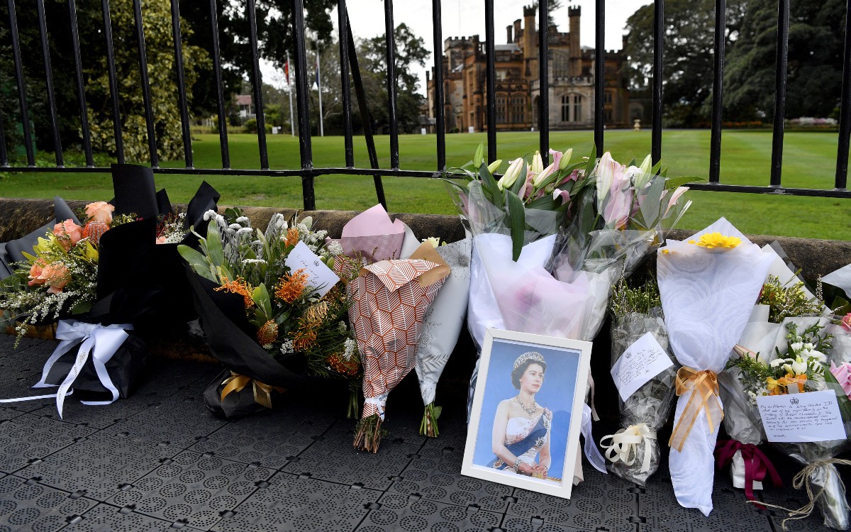 Tras muerte de Isabel II, antiguas colonias piden destituir al rey Carlos como jefe de Estado