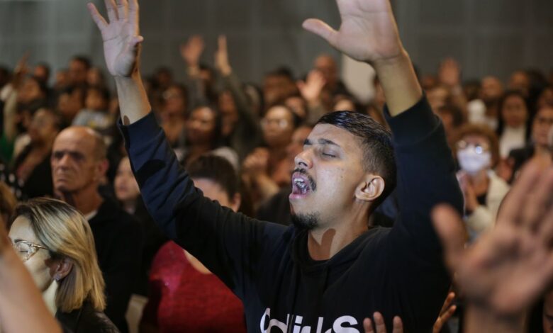 Últimos rezos por la victoria de Bolsonaro: “Oh Señor, detén la avalancha del mal”